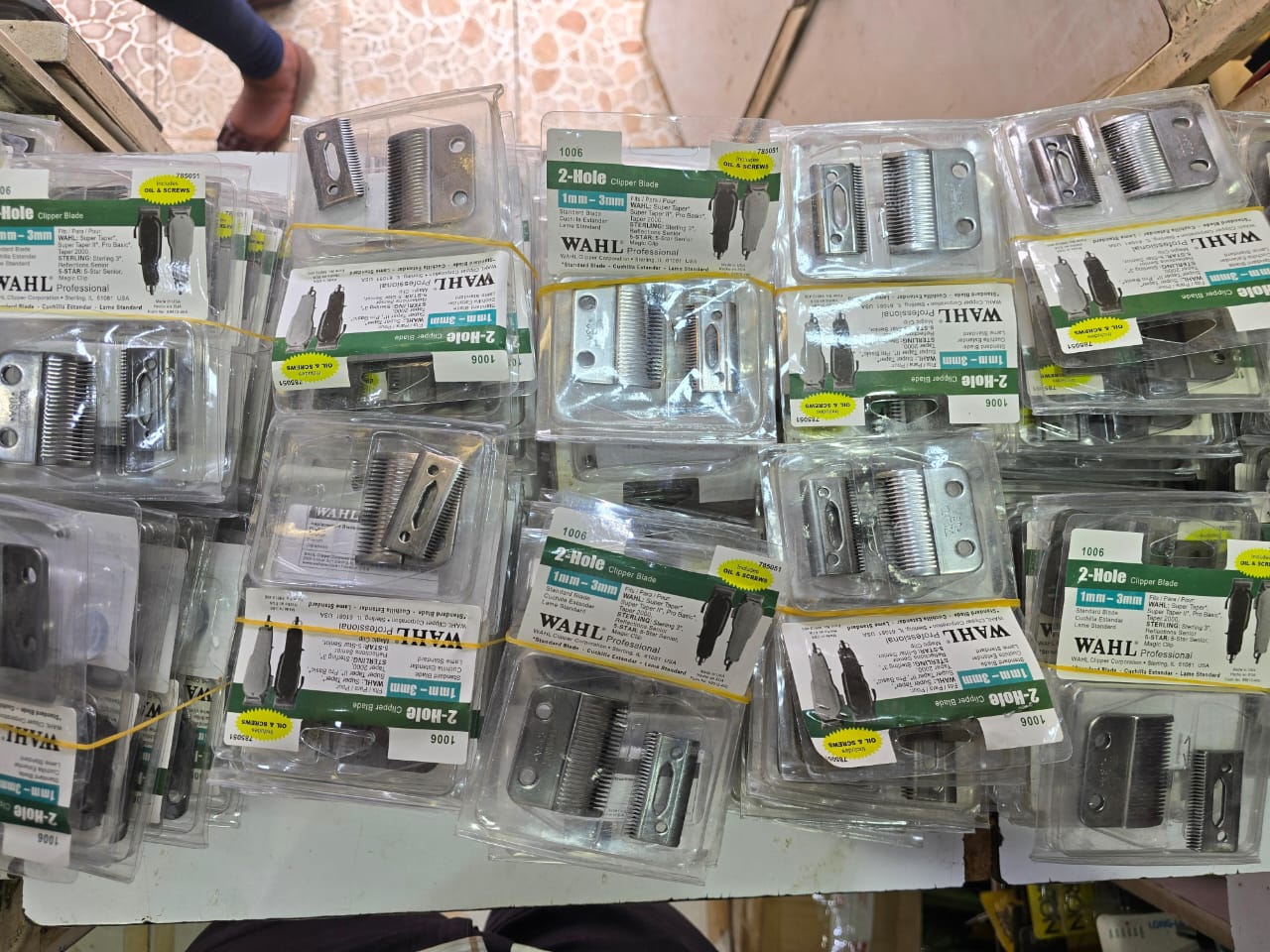 Professional clipper blades.  2-Hole Taper Blades (Model 1006) or similar balding blades. 

These are professional-grade replacement blades designed for various  clippers. 

The 2-hole design is a