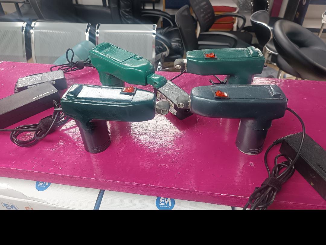 Pro Dreadlocks Machine – Twist, Lock & Roll in Minutes! 💫

Take your loc game to the next level with this high-speed dreadlocks machine — perfect for salons and at-home use!
💥 Creates clean, tight,