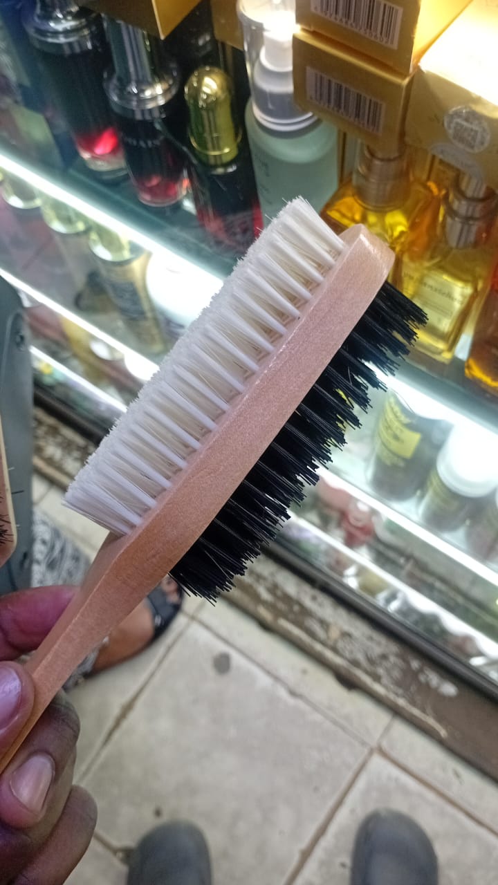 Two-Sided Gel Brush – Style, Smooth & Sleek with One Tool!✨

Meet the ultimate styling essential: the Two-Sided Gel Brush, designed to give you smooth edges, defined baby hairs, and flawless finishin