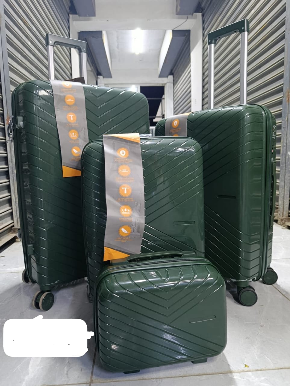 4-in-1 JAZZ POWER PP Rubber Suitcase – Durable, Secure, and Complete
Travel smart with the 4-in-1 JAZZ POWER PP Rubber Suitcase set, designed for style, durability, and security. Made from premium PP