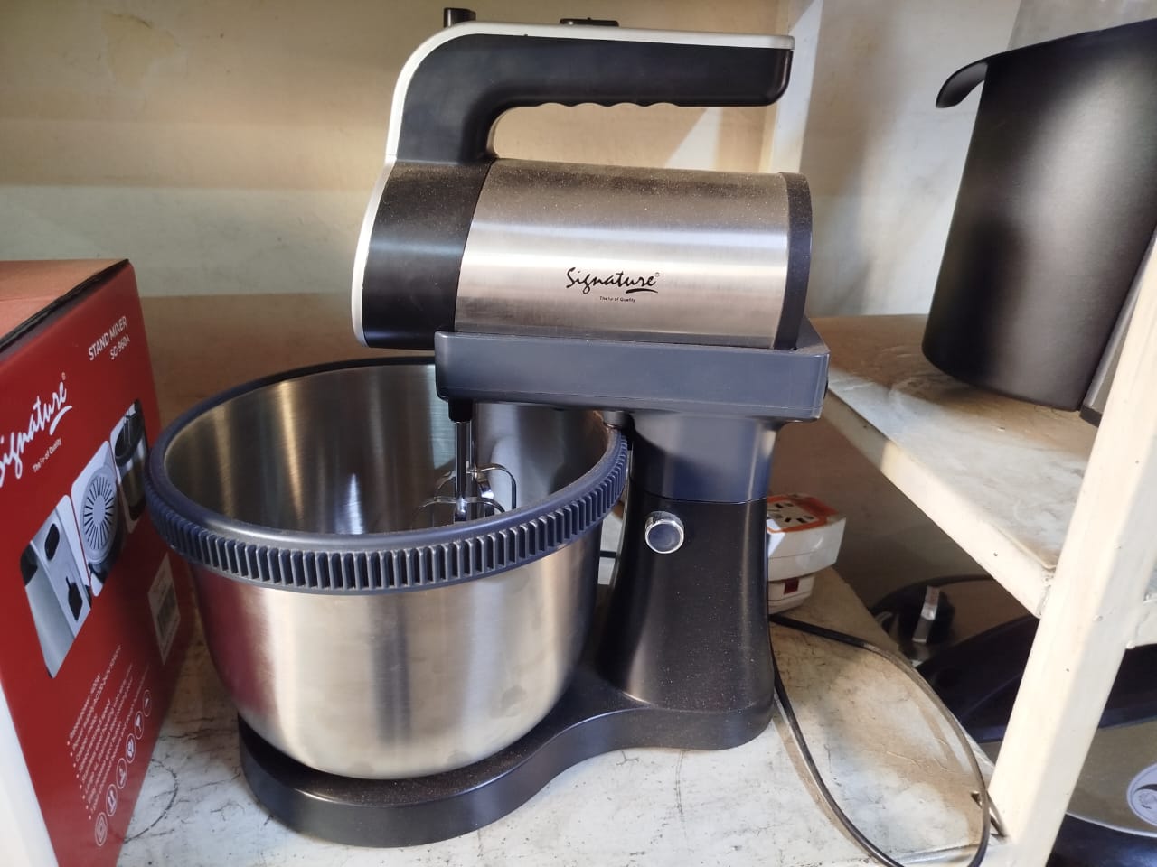 Signature Stand Mixer SG-960A. 
It features a powerful 400W motor. 
The mixer comes with a stainless steel mixing bowl and various attachments, including beaters and whisks. 
It is designed for hands-