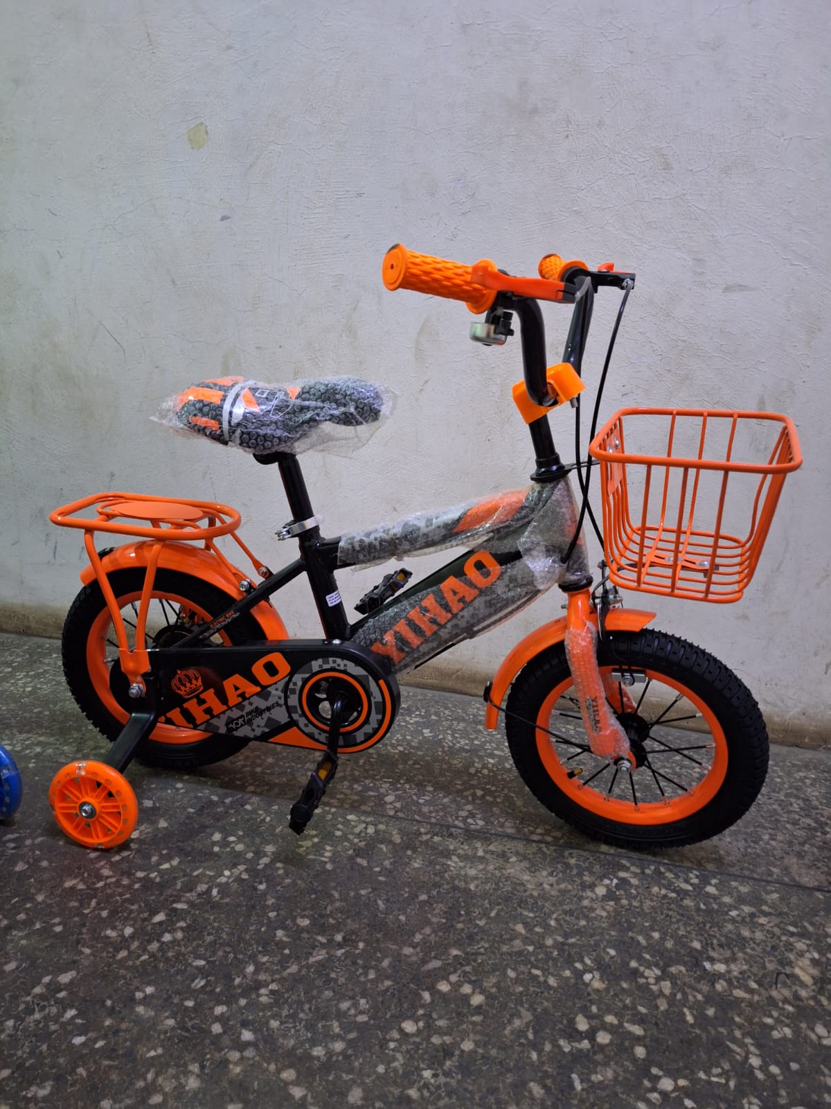 Kids’ Bicycle Size 12 – Fun, Safe & Durable

Get your little one rolling with this Size 12 kids’ bicycle, perfect for toddlers and young riders taking their first cycling adventures. Built with a stu