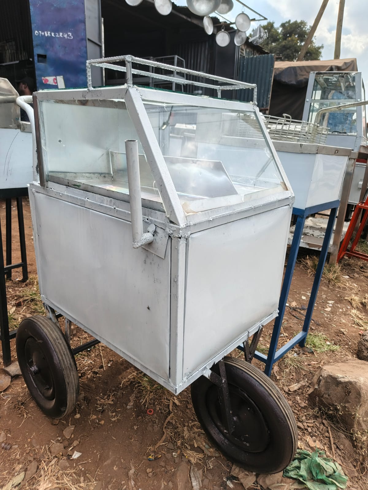 Medium Egg / Smokie Trolley 🔥
Perfect for both starters and growing vendors, this Medium Egg & Smokie Trolley is designed for efficiency, mobility, and clean presentation.

Features:
⭐ Medium capacit