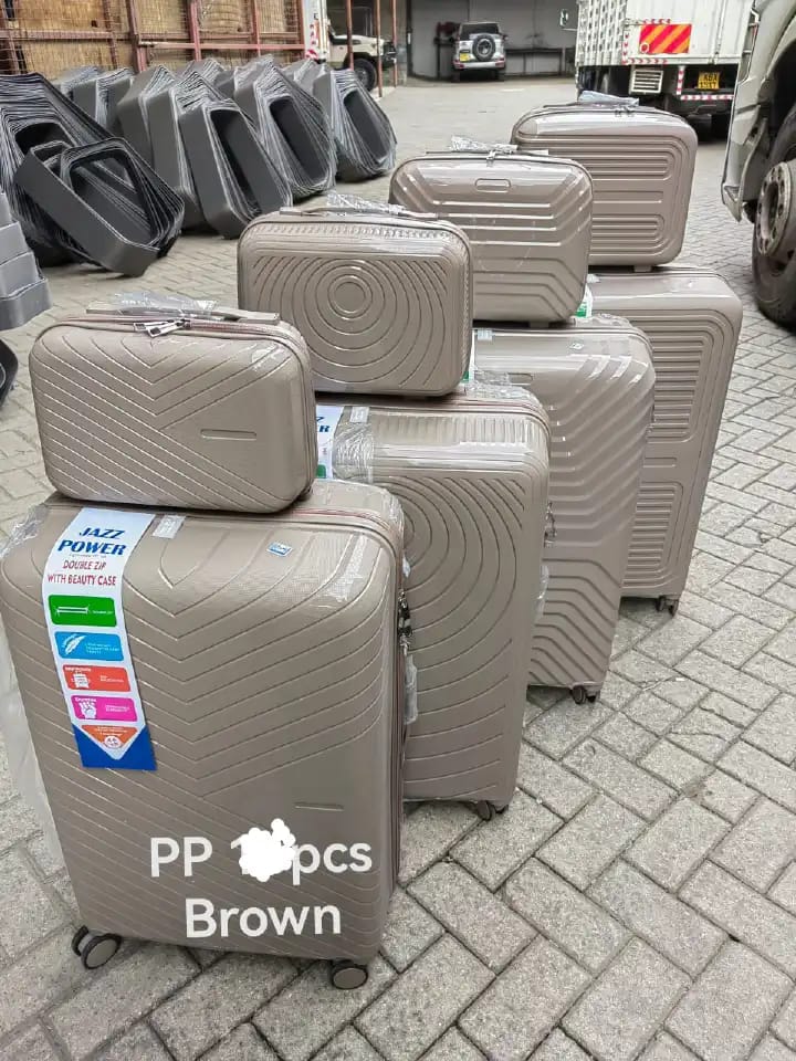 4-in-1 JAZZ POWER PP Rubber Suitcase – Durable, Secure, and Complete
Travel smart with the 4-in-1 JAZZ POWER PP Rubber Suitcase set, designed for style, durability, and security. Made from premium PP