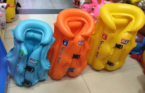 Kids Floaters Inflatable Swimming Jacket 💦🧒💫





Safety Meets Splashy Fun!

Keep your little swimmers

safe, stylish, and confident with our

Inflatable Swimming Jacket – the perfect buddy for poo