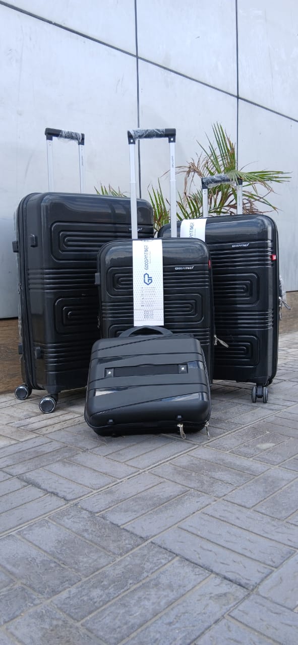 4-in-1 JAZZ POWER PP Rubber Suitcase – Durable, Secure, and Complete
Travel smart with the 4-in-1 JAZZ POWER PP Rubber Suitcase set, designed for style, durability, and security. Made from premium PP