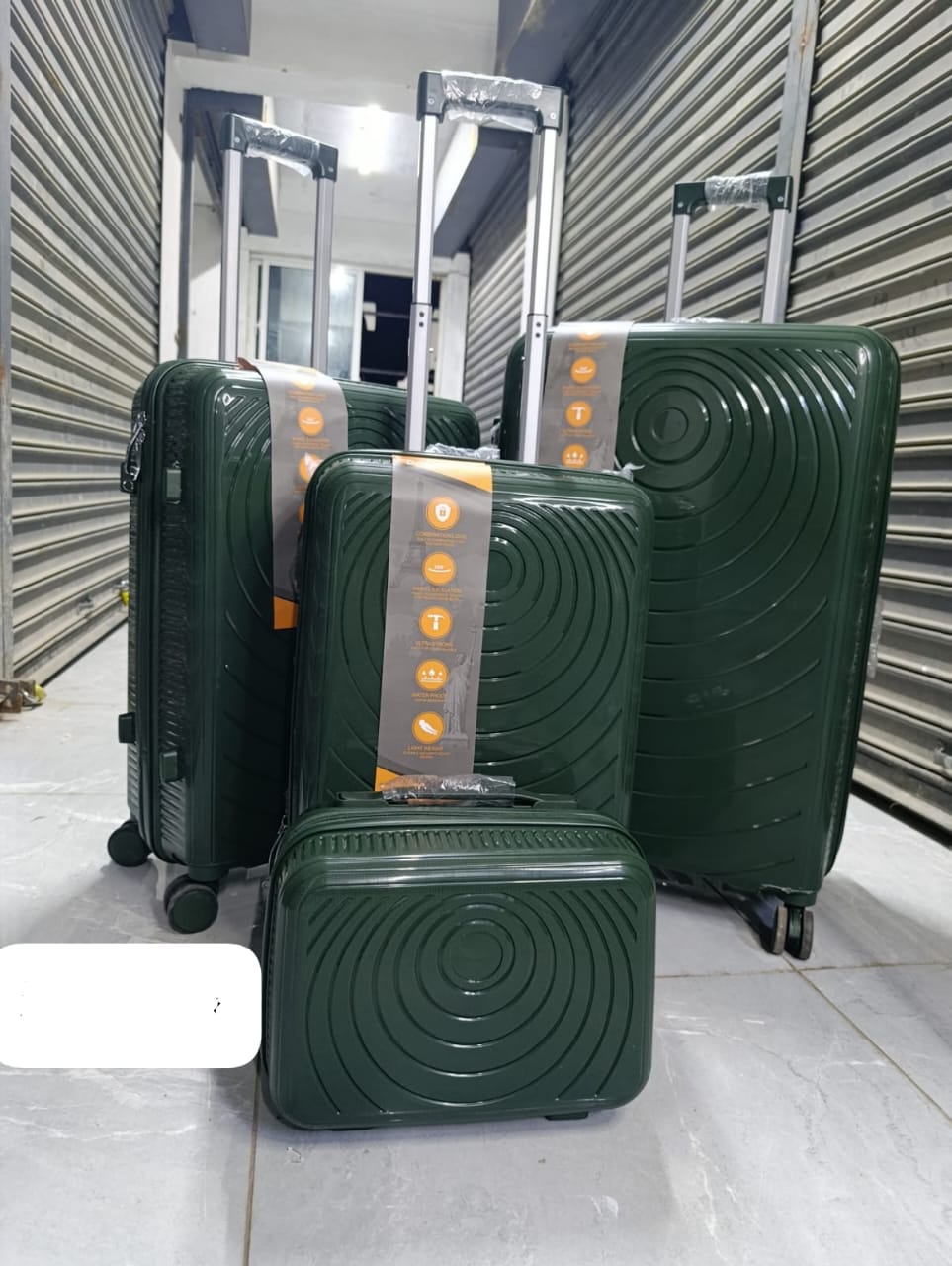 4-in-1 JAZZ POWER PP Rubber Suitcase – Durable, Secure, and Complete
Travel smart with the 4-in-1 JAZZ POWER PP Rubber Suitcase set, designed for style, durability, and security. Made from premium PP