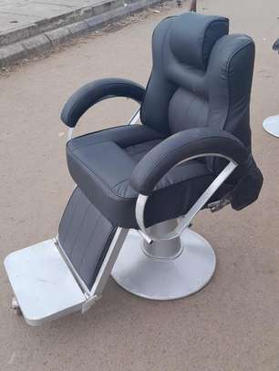 Ultimate Black Faux Leather Barber Chair – Style, Comfort & Durability in One Seat!

Upgrade your barbershop with this premium black faux leather barber chair, designed for both comfort and class. T