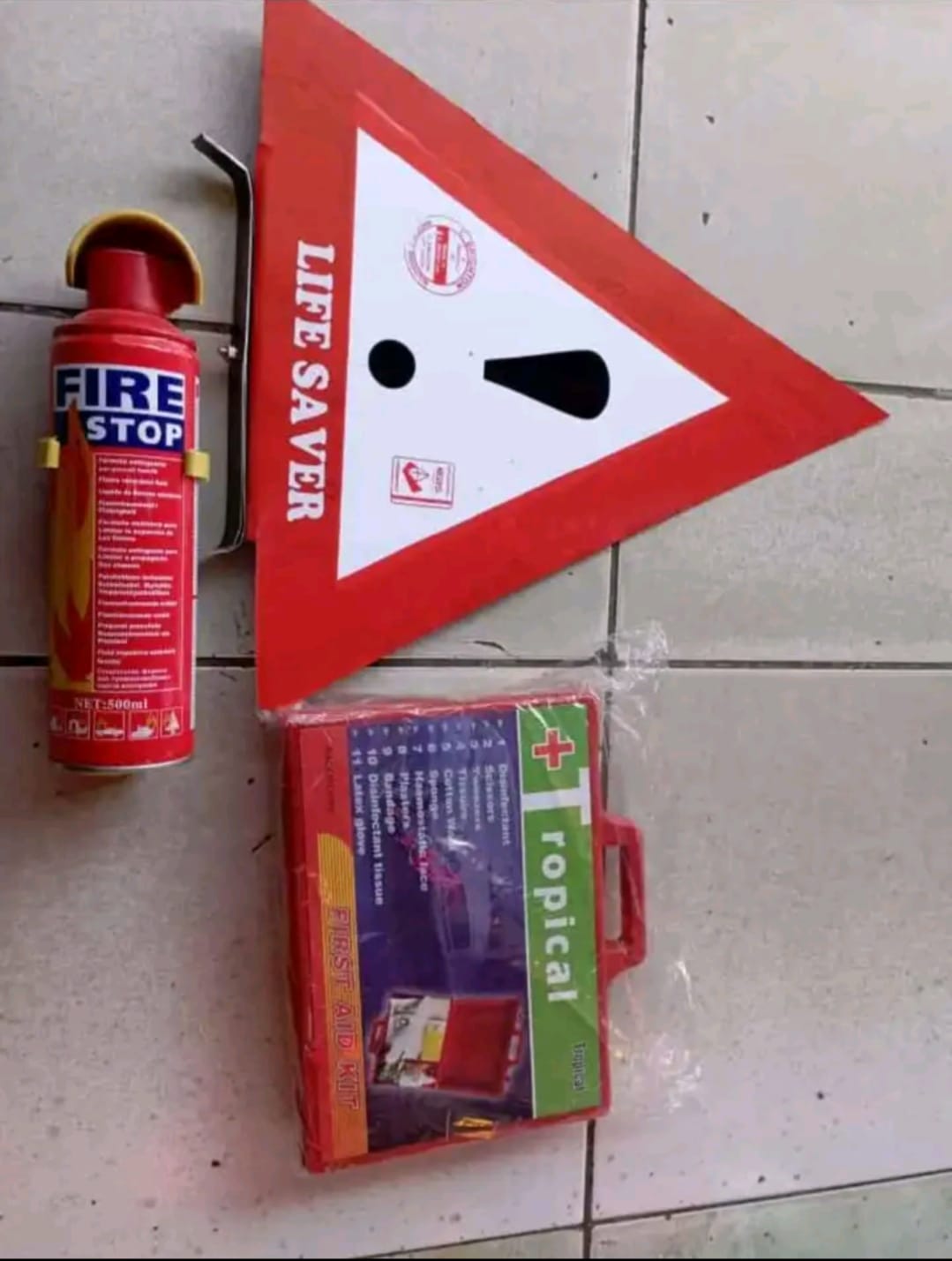 Car Safety Kit 4 in 1 - Life Saver Warning Triangles, Fire Extinguisher