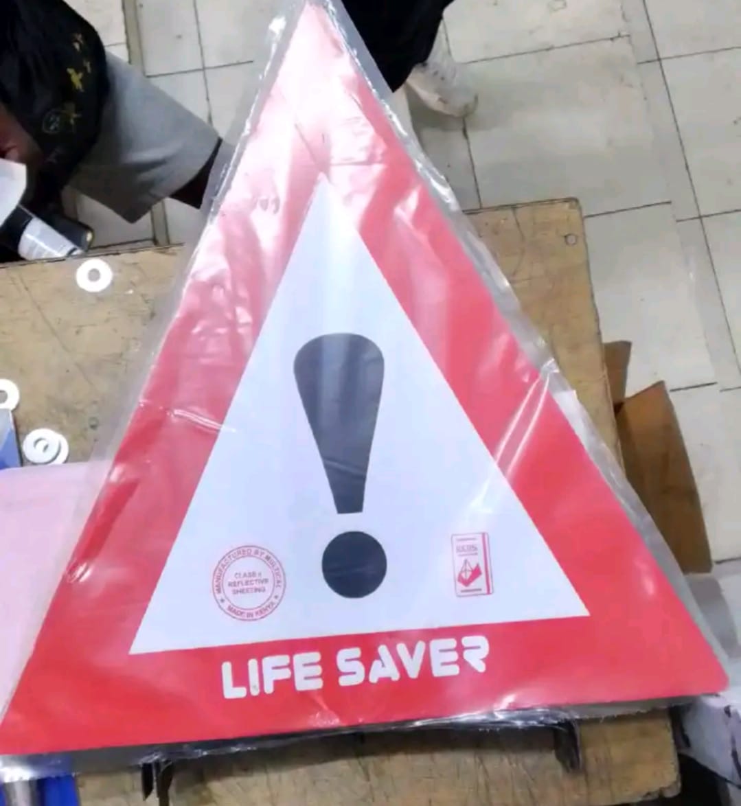 Car Safety Kit 4 in 1 - Life Saver Warning Triangles