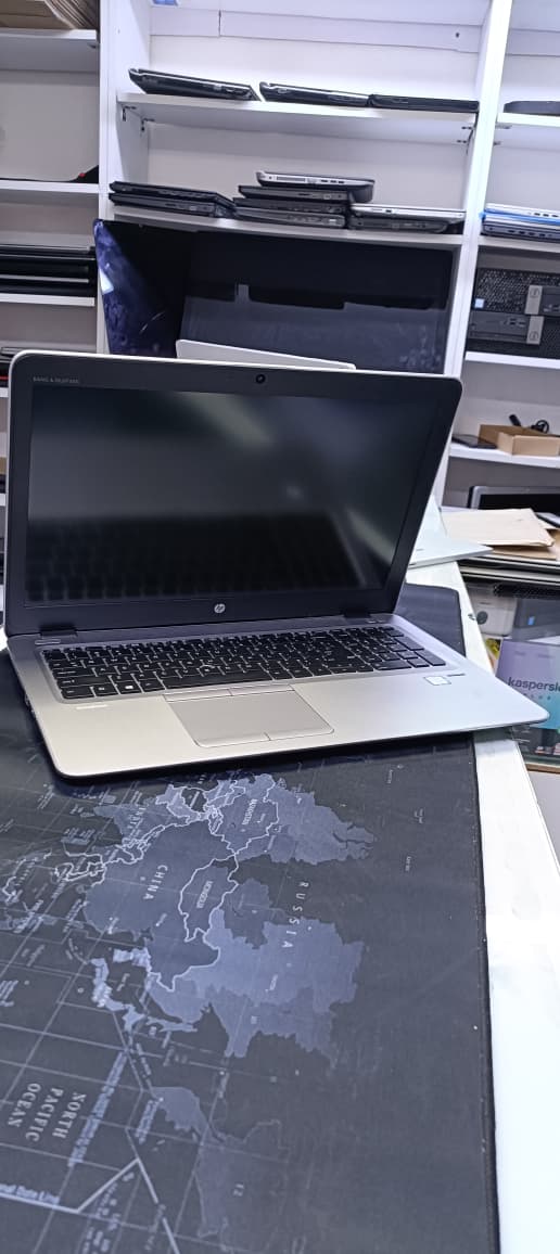 Smooth performance for everyday tasks Hp elitebook 840 g3 6th generation  8gbram 256gbssd silver
SSD storage means fast boot-ups and quick file access