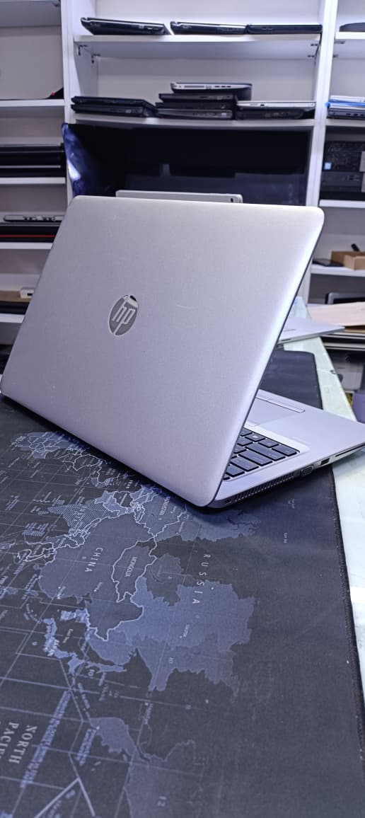 Smooth performance for everyday tasks Hp elitebook 840 g3 6th generation  8gbram 256gbssd silver
SSD storage means fast boot-ups and quick file access