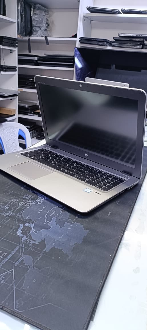 Smooth performance for everyday tasks Hp elitebook 840 g3 6th generation  8gbram 256gbssd silver
SSD storage means fast boot-ups and quick file access