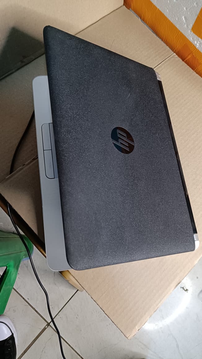 HP PROBOOK 430 G3 COI5 6TH RATION 8GBRAM 256GBSSD BLACK WITH HDMI PORT
It’s a reliable, affordable workhorse with a good mix of performance, storage speed, and connectivity — especially common in refu