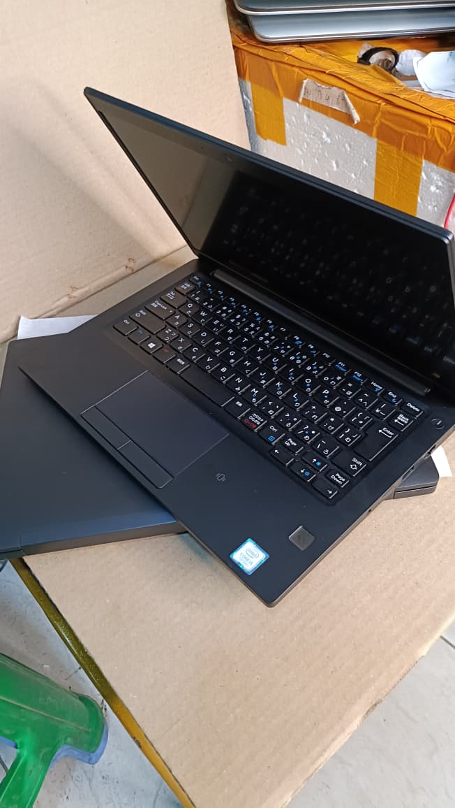 DELL LATITUDE 7280 COI5 6TH GENERATION 8GBRAM 256GBSSD BLACK /HDMI
Business-class laptop that combines dependable performance, slim design, and practical features in a compact 12.5-inch chassis —