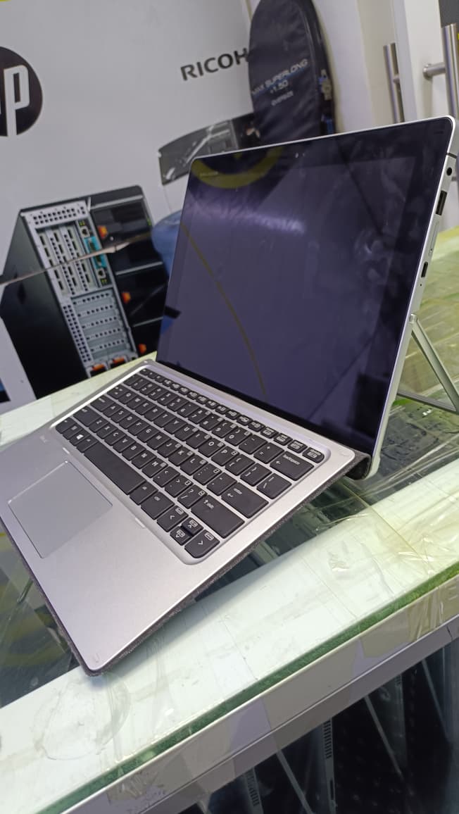 HP Elite x2 1012 G1 Core i7 7TH | 8GB RAM | 256GB SSD 🔥
Upgrade your productivity with this powerful 2-in-1 laptop! Featuring a fast Core i7 processor, responsive touchscree, and detachable keyboard,