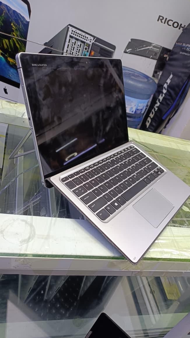 HP Elite x2 1012 G1 Core i7 7TH | 8GB RAM | 256GB SSD 🔥
Upgrade your productivity with this powerful 2-in-1 laptop! Featuring a fast Core i7 processor, responsive touchscree, and detachable keyboard,