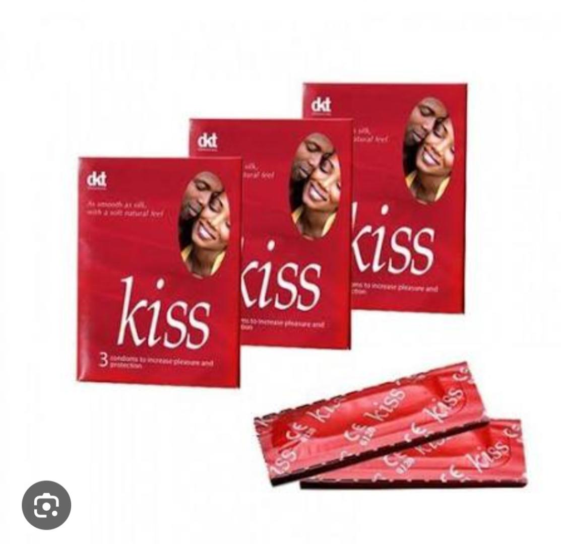 KISS STRAWBERRY CONDOMS PACKS OF 24×3