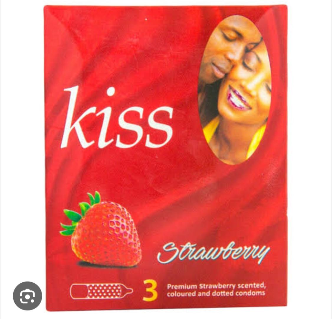 KISS STRAWBERRY CONDOMS PACKS OF 24×3