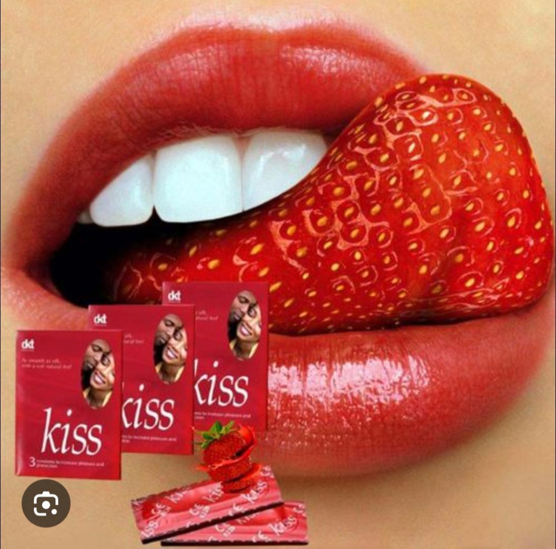 KISS STRAWBERRY CONDOMS PACKS OF 24×3