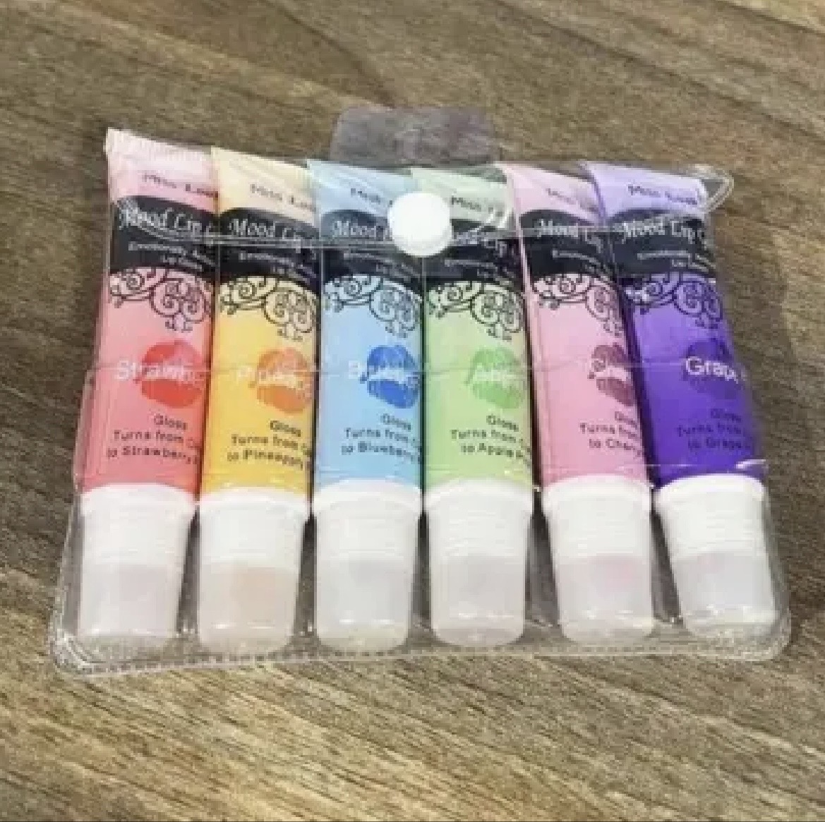 Mood 6pcs/Set Lip Gloss Color Changing Magic Lip Oil. Strawberry Pineapple Blueberry Grape Apple Cherry Flavors Turns from clear to Reddish Pink Moisturizer. Keeps your lips succulent. Miss Look.