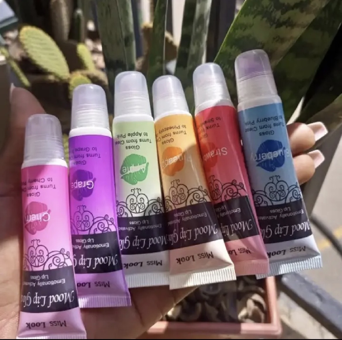 Mood 6pcs/Set Lip Gloss Color Changing Magic Lip Oil. Strawberry Pineapple Blueberry Grape Apple Cherry Flavors Turns from clear to Reddish Pink Moisturizer. Keeps your lips succulent. Miss Look.