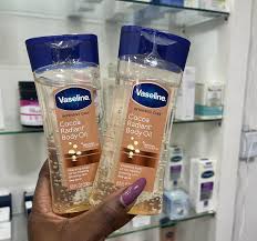Vaseline Cocoa Radiant Body Oil, 100% Natural Cocoa Butter - 200ml fast absorbing formula, non-greasy formula.
