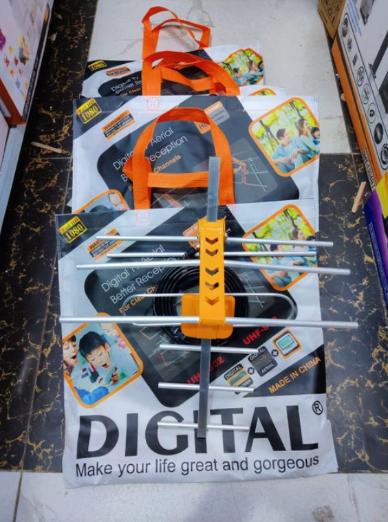 HIGH-GAIN INDOOR/OUTDOOR TV AERIAL ANTENNA