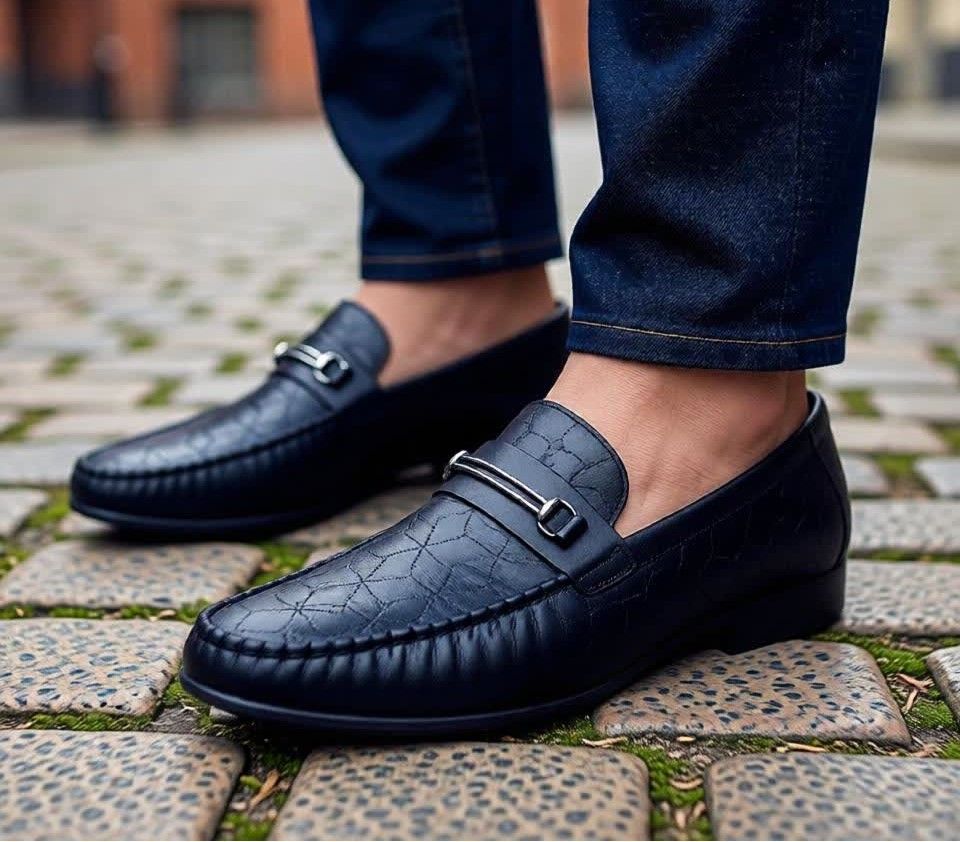 Large size classic Loafers rubber flats shoes Casual shoes Fashion Black laceless men canvas shoes Canvas Shoes Sneakers Low Top Black Shoes High Quality Generic Men's Athletic Shoes Motion