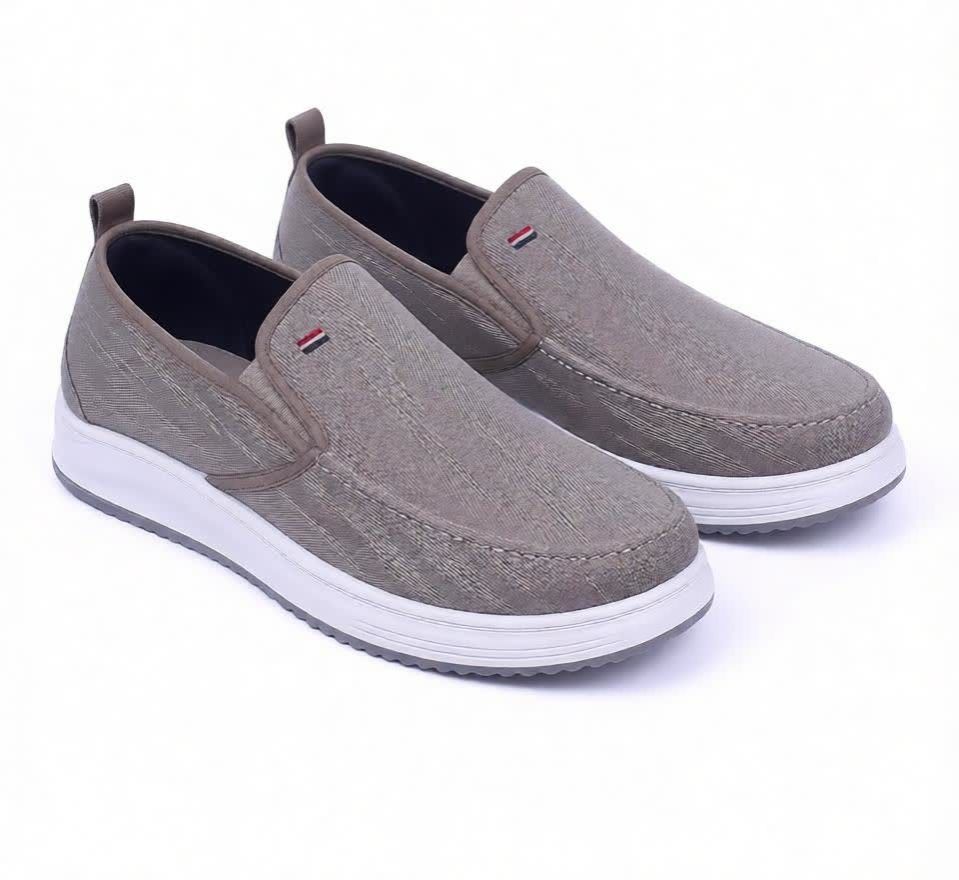 Men's fashion loafers shoes comfortable driving shoes boy's non-slip cloth shoes sports shoes students flats athletic shoes breathable cloth shoes walking black shoes