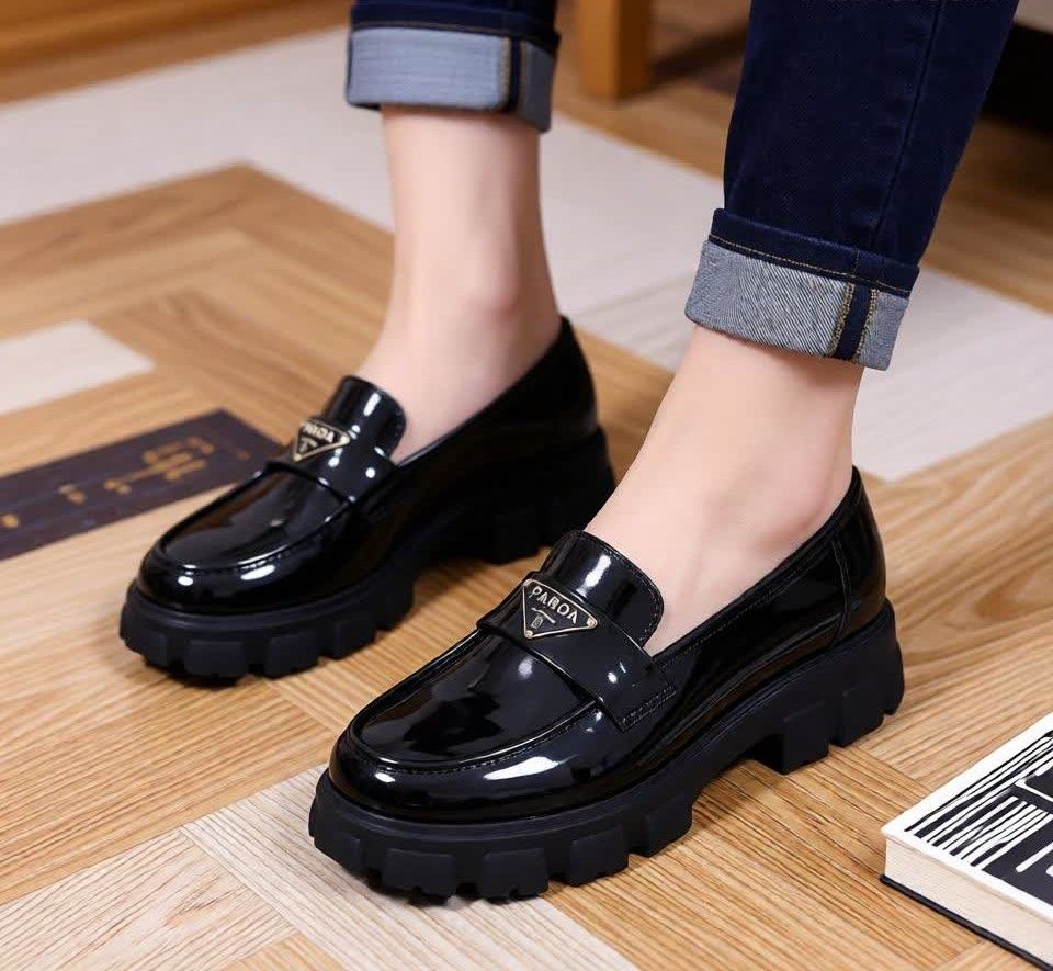 PAROA Women’s Black Glossy Patent Leather Chunky Platform Loafers Slip-On Shoes with Thick Lug Sole, Round Toe, Comfortable Cushioned Insole for Office, Casual and Fashion Wear