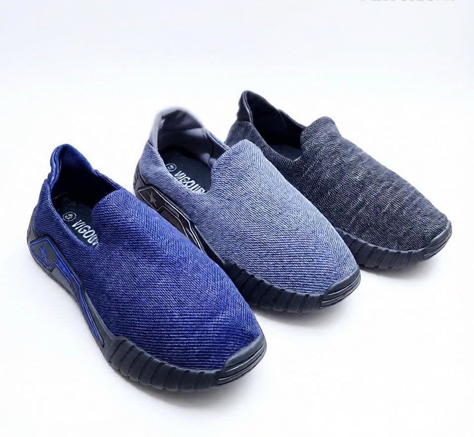 Men Breathable Slip On Sneakers Lightweight Casual Walking Shoes Comfortable Mesh Trainers Non Slip Rubber Sole Sport Shoes for Men Gym Jogging Running Fitness Outdoor Fashion Loafers Easy Wear daily.