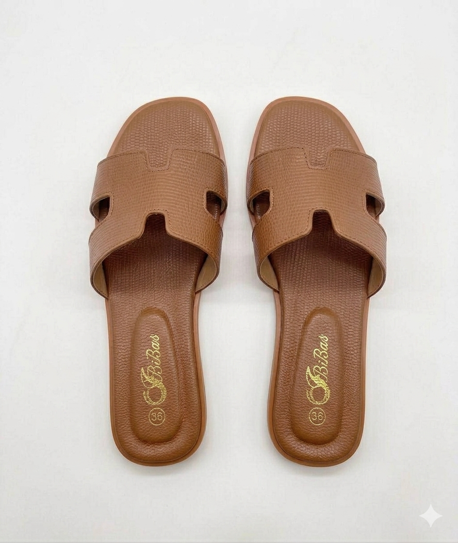 Women Summer Flat Slide Sandals Comfortable Open Toe Slip-On Slippers for Ladies Lightweight Casual Indoor Outdoor Fashion Slides Soft Sole Beach Home Bathroom Non-SlipTrendy Minimalist Women sandals.