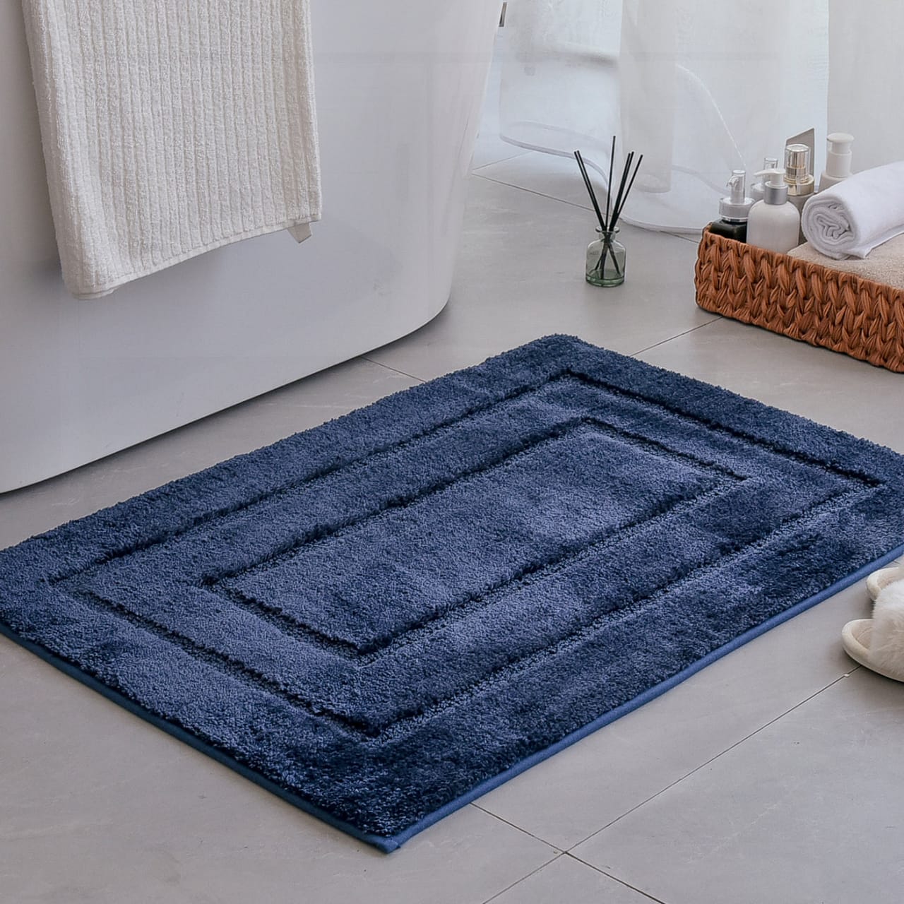 Flocking Mats Non-slip. Durable Soft Of The Feet. Size: 50x80cm This bathroom rug mat or door features extra soft and absorbent material for added comfort. Luxury material. Washing machine friendly