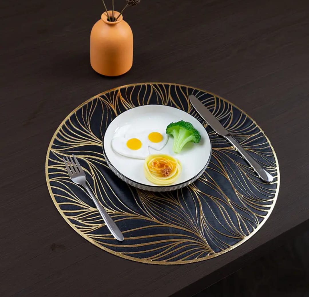 6pcs PVC non-woven, waterproof table mats with gold and silver patterns