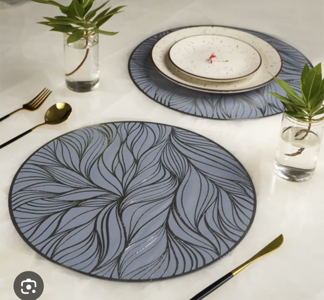 6pcs PVC non-woven, waterproof table mats with gold and silver patterns