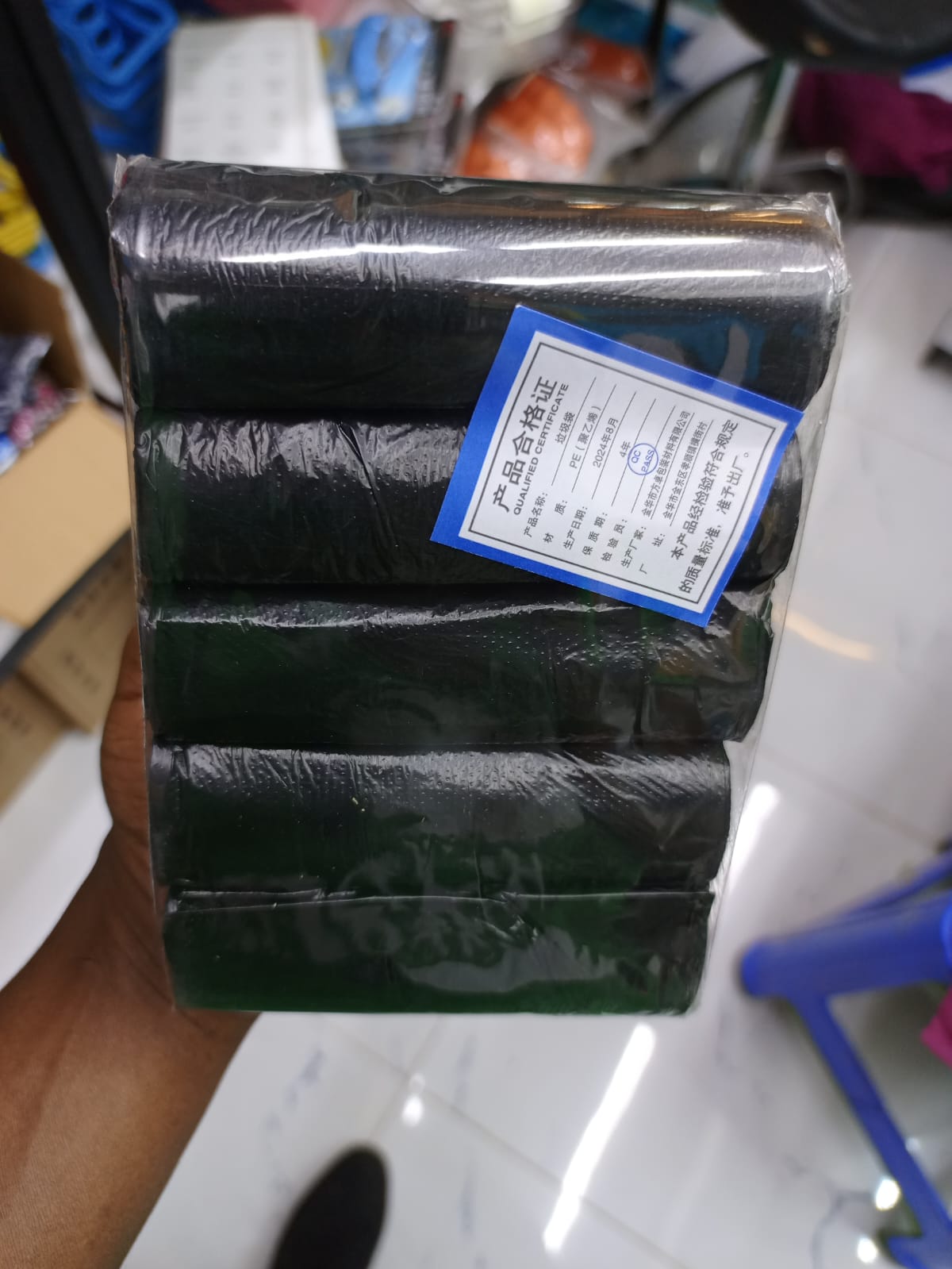 100pcs Black Kitchen Trash Bags Size 45x50cm, Strong & tear-resistant, Leak-proof design – no mess, Thick material for heavy waste, Comes in convenient rolled packs, Durable, portable and disposable.