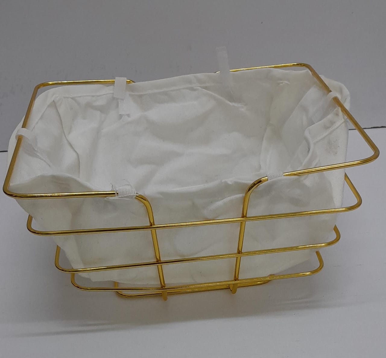 METALLIC Fruit or bread holder basket//palette with a White cloth, aesthetic way to display bread while serving
