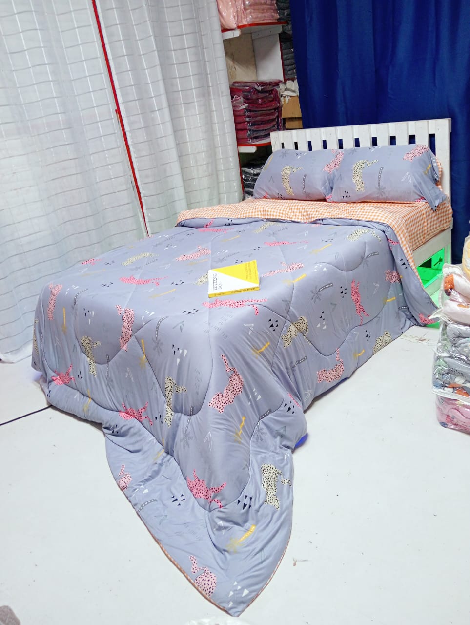 LYCRA Double Sided Cotton Duvet☑️Size:5×6/6×6 with 1 Duvet▫️1Bedsheet ▫️2pillowcases, washing machine friendly, colourful to suit all house themes