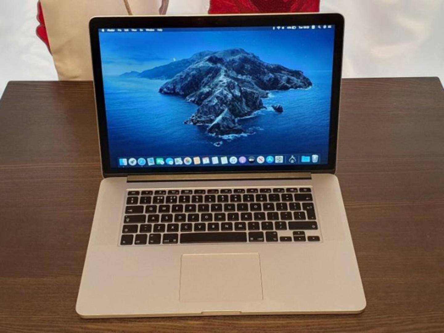 MacBook 2015 core i5 16gb 256