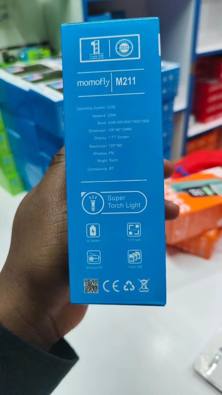 Momofly M211 button phone 1.77 inches screen with 3/triple sim card slots battery capacity is 5c battery wireless FM torch light and Bluetooth connectivity featured phones