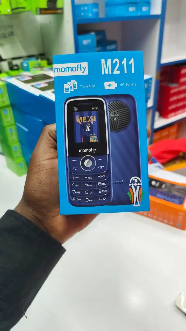 Momofly M211 button phone 1.77 inches screen with 3/triple sim card slots battery capacity is 5c battery wireless FM torch light and Bluetooth connectivity featured phones