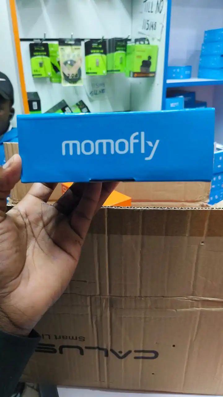 Momofly M211 button phone 1.77 inches screen with 3/triple sim card slots battery capacity is 5c battery wireless FM torch light and Bluetooth connectivity featured phones