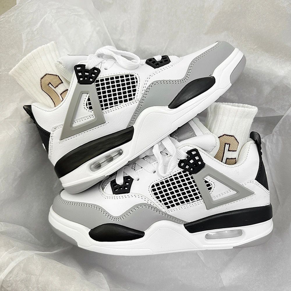 Air Jordan 4 Retro