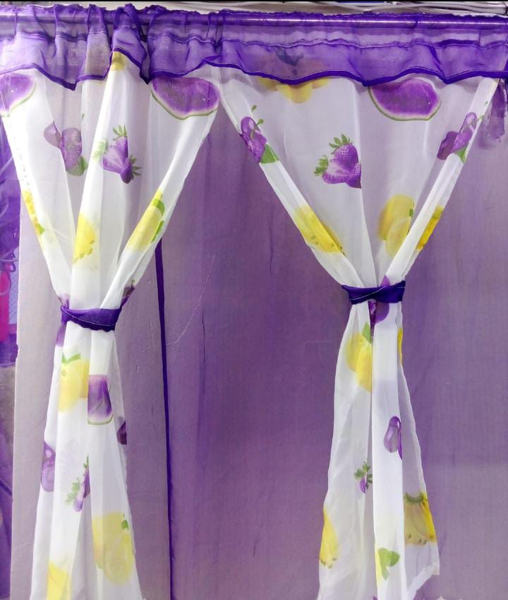 Elegant Kitchen Curtains – Style Meets Function

Give your kitchen a fresh, cozy look with these beautiful curtains, measuring 130 x 115 cm – the perfect fit for most windows. Crafted to let in just t