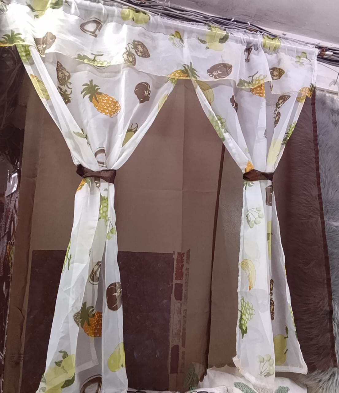 Elegant Kitchen Curtains – Style Meets Function

Give your kitchen a fresh, cozy look with these beautiful curtains, measuring 130 x 115 cm – the perfect fit for most windows. Crafted to let in just t