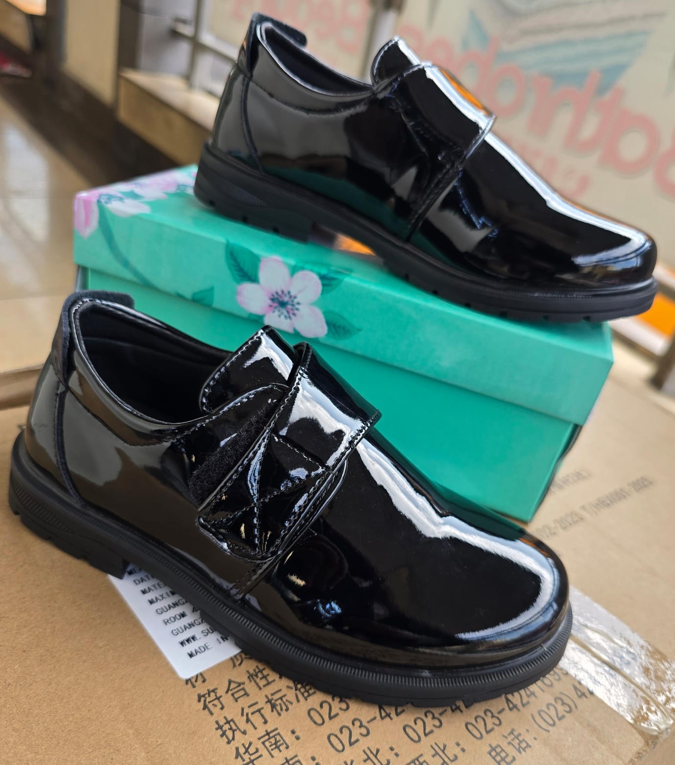 👞 Boys’ High-Quality Black “Wipe & Go” School Shoes – Stylish, Durable, Ready for School! 👞

Step into comfort and confidence with these premium boys’ school shoes, designed for everyday wear. Made