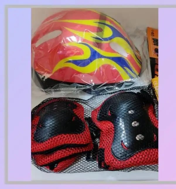 kids' protective gear set

, which typically includes a helmet and protective pads for activities like cycling, skating, and scootering. 

Components:

 The set includes a helmet with a red, yellow, a