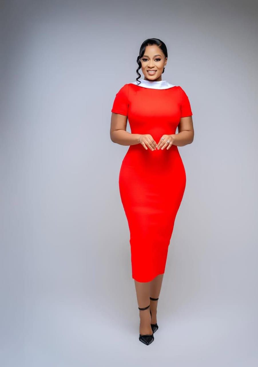 This elegant office dress classic with midi bodycon dress, designed for the modern, confident woman who appreciates timeless elegance and effortless sophisticationThis beautifully tailored piece.