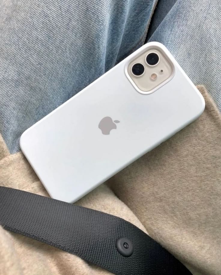 White silicon case iphone 16 pro max. Original Silicone Case/Cover, Liquid Silicone Phone Case Soft Anti-Scratch Microfiber Lining, Full Body Shockproof Slim Cover/Case